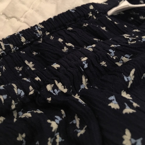 Cute as a flower top! - Picture 3 of 7